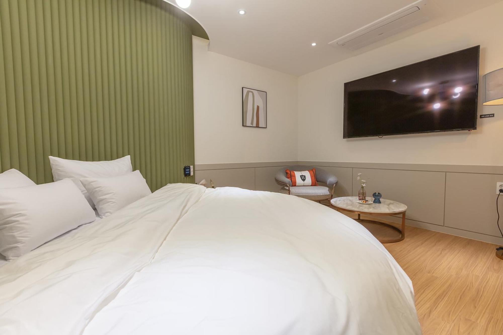 Nomad Hotel Gimhae Екстер'єр фото
