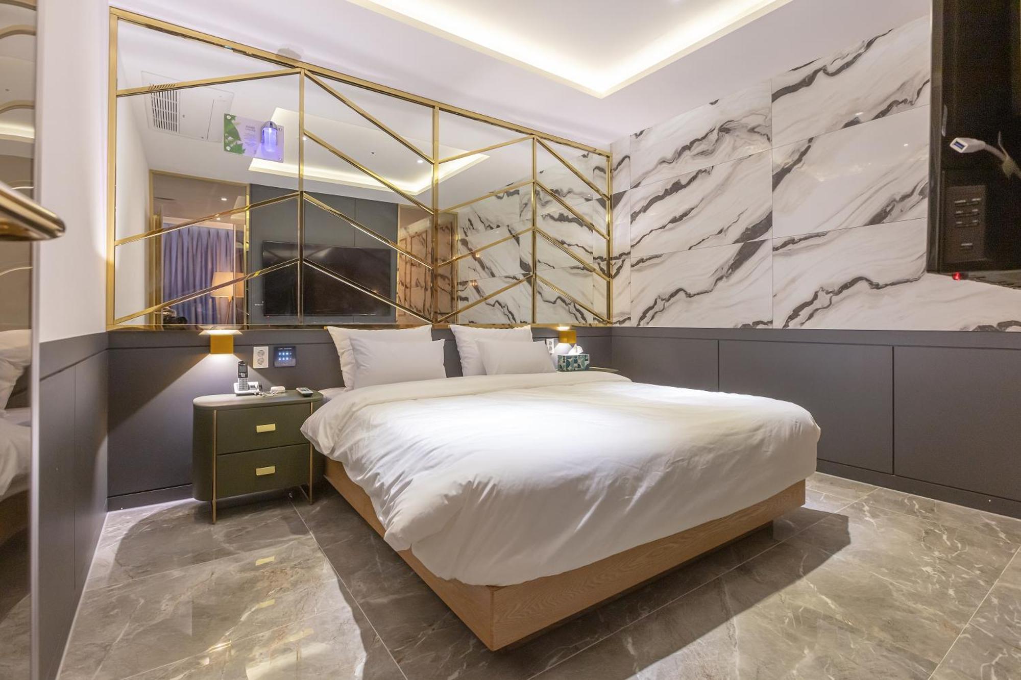 Nomad Hotel Gimhae Екстер'єр фото