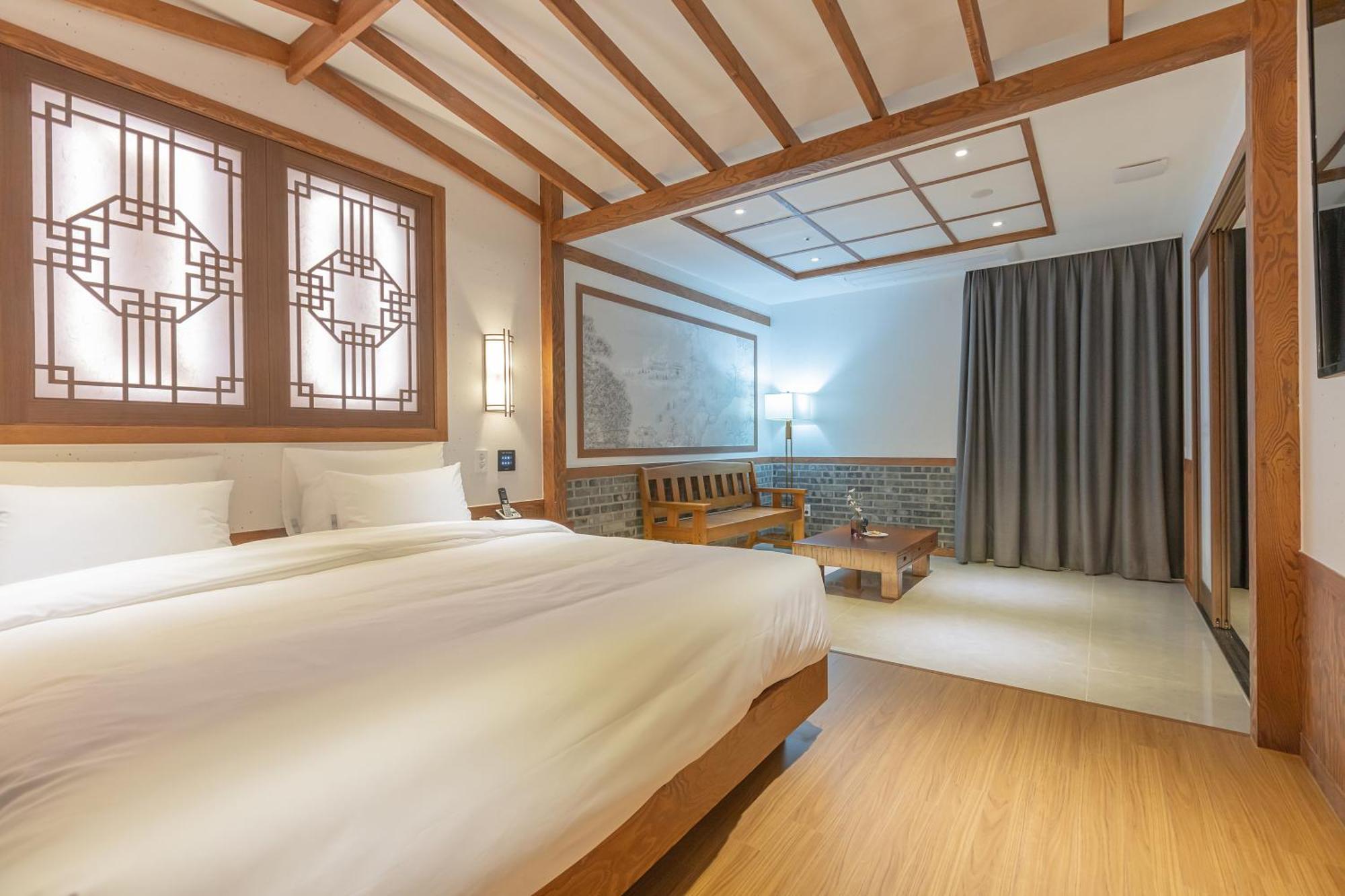 Nomad Hotel Gimhae Екстер'єр фото